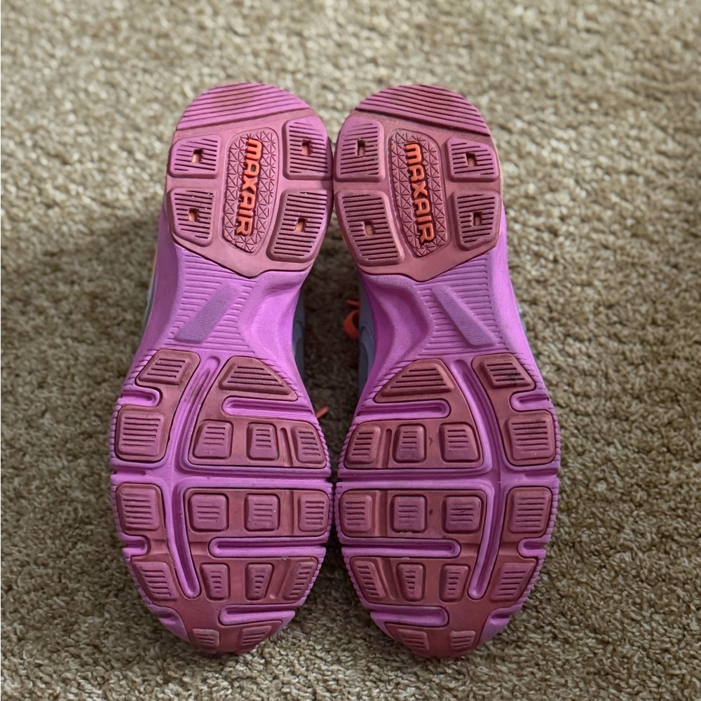 Nike Air Max (Women’s) - Picture 4 of 4